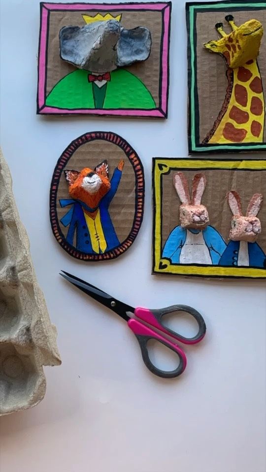 animal plaques DIY with egg carton and cardboard and paint