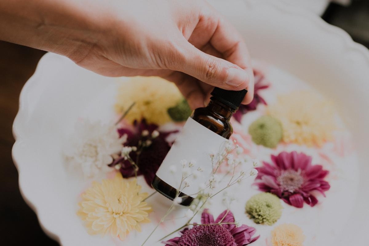 hand pouring out essential oil