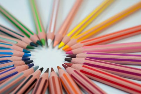 colored pencils in a circle