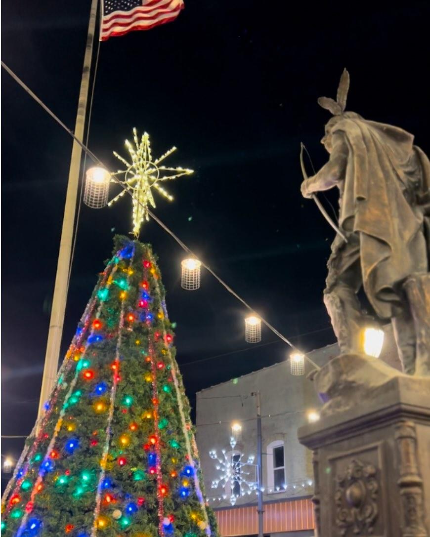 Photo of Christmas tree lights in Guyasuta Square