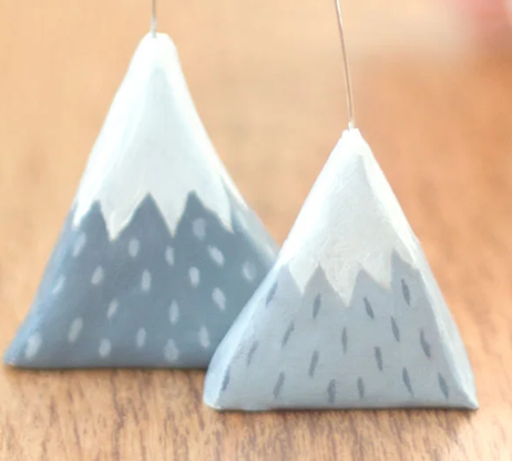 Photo of clay mountain photo stands